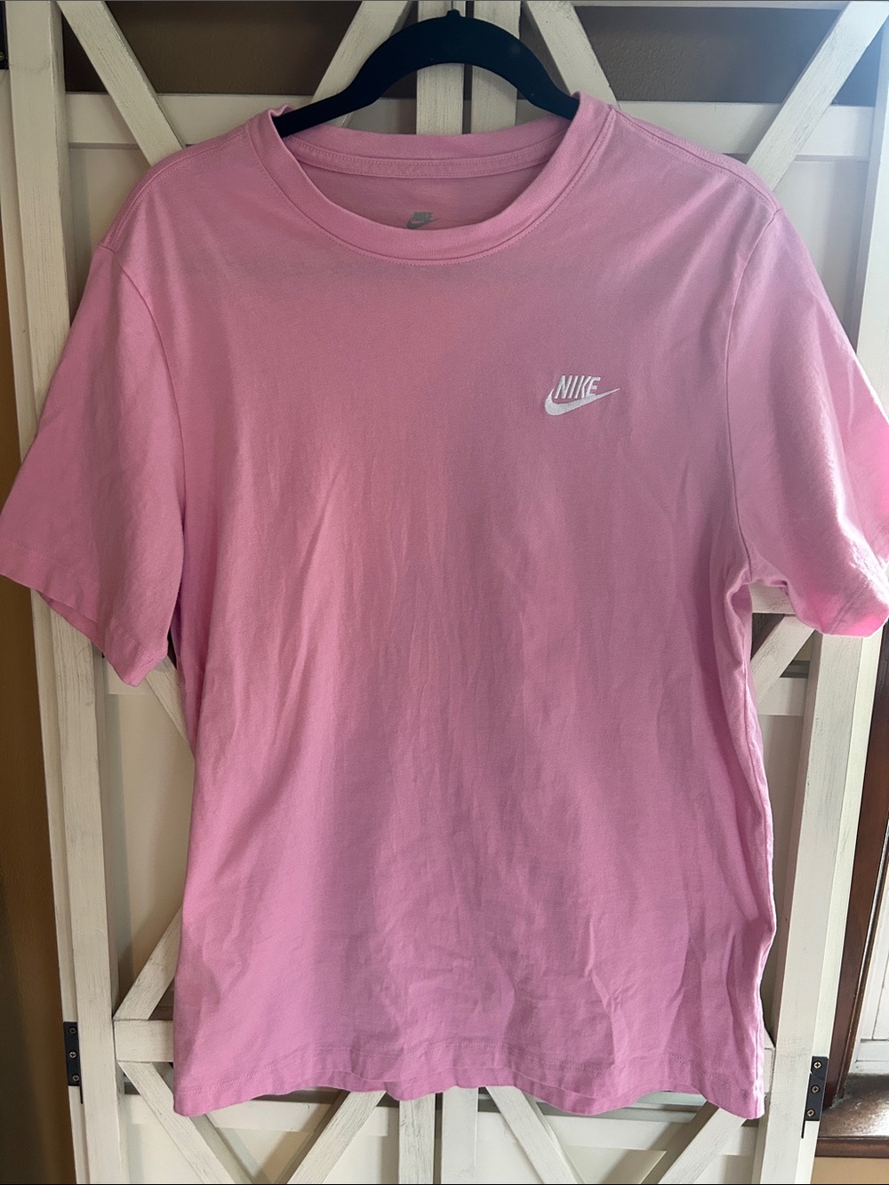 Nike Pink Short-Sleeve Mens Crewneck T-Shirt with White Swoosh sz Med